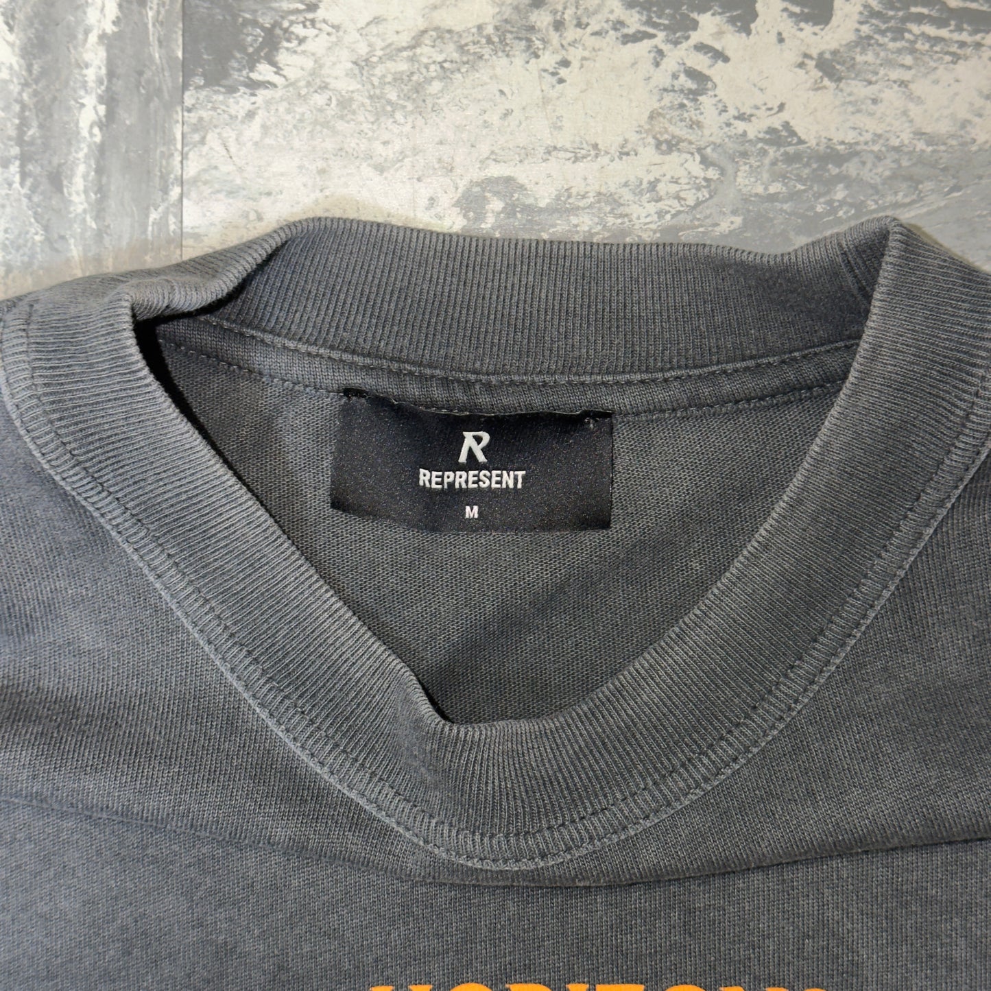 Represent Horizons Tee - M