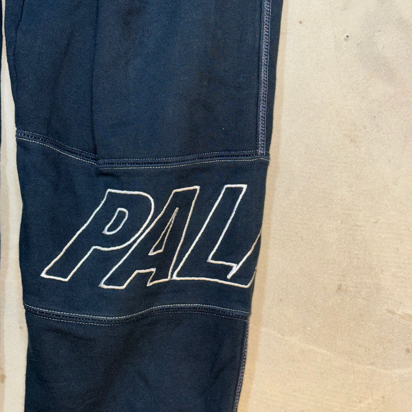Palace Spellout Joggers - L