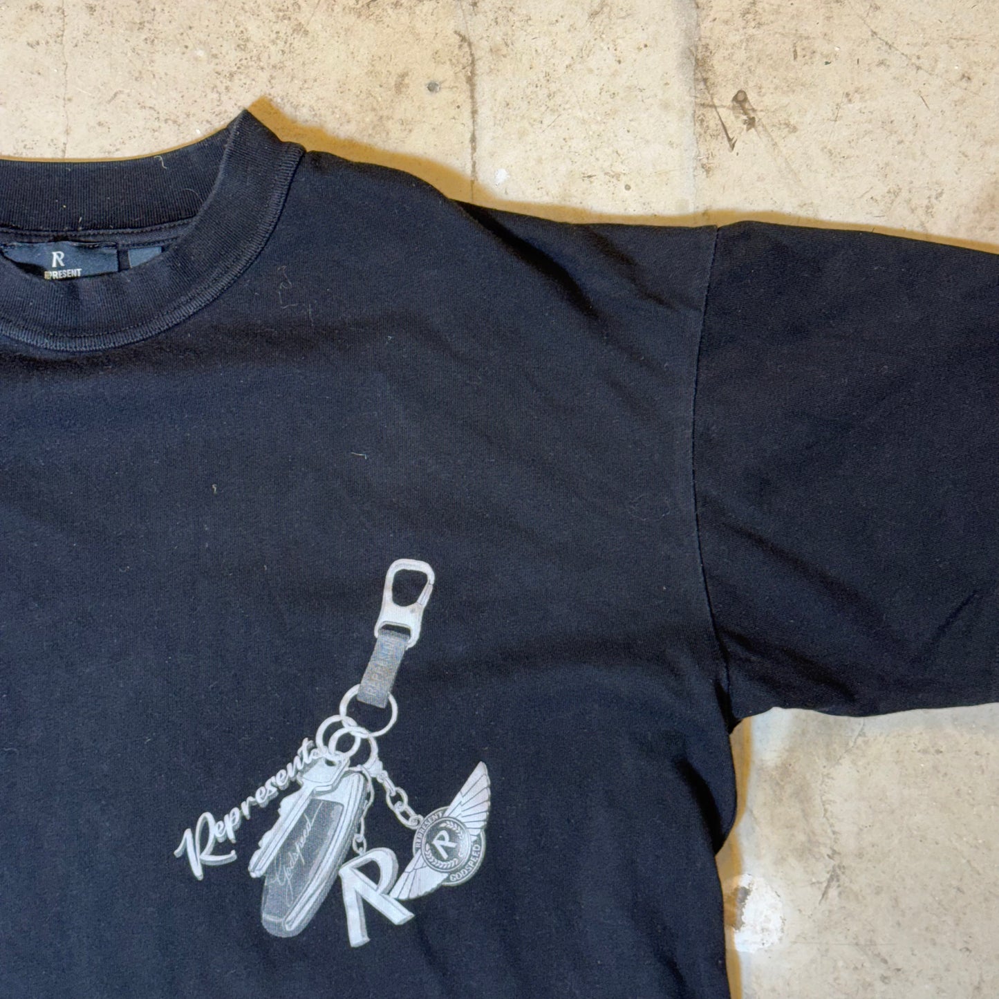 Represent Graphic Tee - L